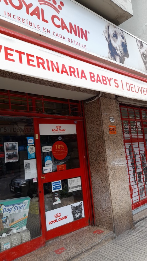 Frente del local de Veterinaria Baby's sobre Av. Directorio